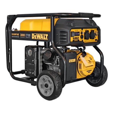 En gul och svart DeWalt-generator DXGNP30E med hjul, handtag, kontrollpanel och effektvärden märkta 3000 respektive 2700 watt.