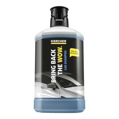 En Kärcher bilsjampo 3-i-1 formel, plugg og ren-flaske med en etikett hvor det står BRING BACK THE WOW, CAR SHAMPOO og 3in1: Ren, pleie og beskytt.