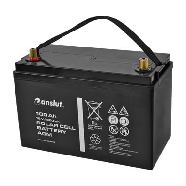 Ett svart Anslut solcellsbatteri (12V 100Ah) med bärhandtag på toppen, röda och svarta terminalstolpar samt vit märkning på framsidan med teknisk information och säkerhetssymboler.