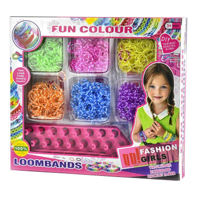 Robetoy Loom Bands 1200-packet med färgglada gummiband, ett rosa vävverktyg och en bild av en leende flicka med armband på lådan. Lämplig för barn från 3 år och uppåt.