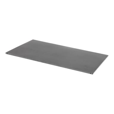 Ett platt, rektangulärt grått metallföremål från Hard Head Shelf Modular Storage System har en slät matt finish, precisa kanter och två små hål längs ena sidan.