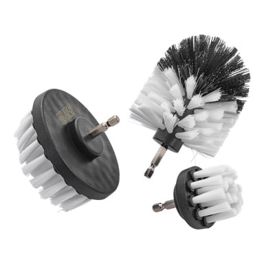 Tre Meec Tools børstetilbehør i svart-hvitt fra «Brush set for screwdriver 3 pieces», hver med plastbase og sekskant. Børstene har ulike former og børster, egnet for ulike rengjøringsbehov.