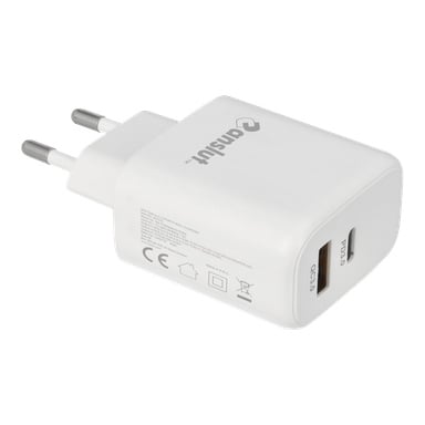 Weißes Ladegerät mit zwei Stiften, zwei USB-Anschlüssen mit den Aufschriften QC3.0 und PD3.0, verschiedenen Zertifizierungslogos und dem Markennamen Anslut an der Seite.