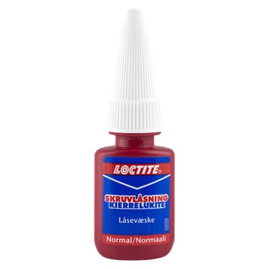 Punainen pullo Loctite Screw Glue Mediumia, jossa on valkoinen korkki, jossa on eri kielillä kirjoitetut etiketit ja sanat "Normal/Normaali" alareunassa.
