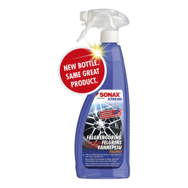 En blå sprayflaska Sonax Rim cleaner Xtreme med en röd cirkulär etikett där det står NY FLASKA. SAMMA FANTASTISKA PRODUKT, med flasktext som inkluderar FÄLGRENGÖRING, FELGRENS, VANNEPESU och FULL EFFECT.