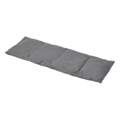 Menuett Wheat cushion är en rektangulär, grå dyna med fyra sydda sektioner, gjord av texturerat tyg.