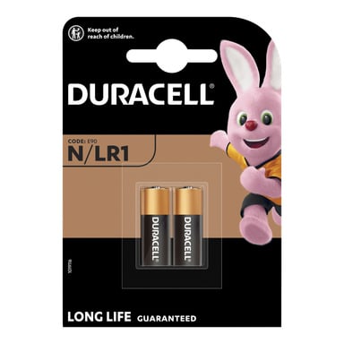 Två Duracell N LR1-batterier visas i svart och guld förpackning, med Duracell-logotypen och den rosa kaninmaskoten till höger. Säkerhetsinstruktioner betonar att produkten bör hållas borta från barn.