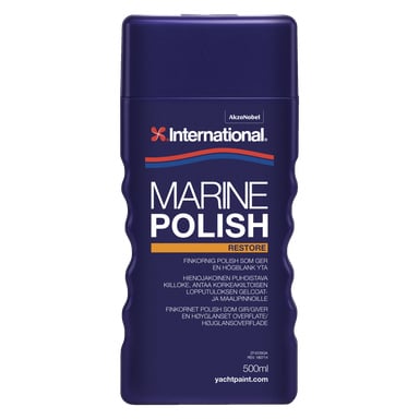 En 500 ml flaske International Polish Marine Polish, med en mørkeblå etikett med produktinformasjon i hvit, gul og blå tekst, og AkzoNobel-logoen plassert øverst.