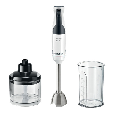 Bosch Home ErgoMaster MSM4W220 handmixerset innehåller en avtagbar blandningsstav, en genomskinlig hackskål med svart lock och en transparent måttkopp med måttmarkeringar. Komponenterna är uppradade bredvid varandra.