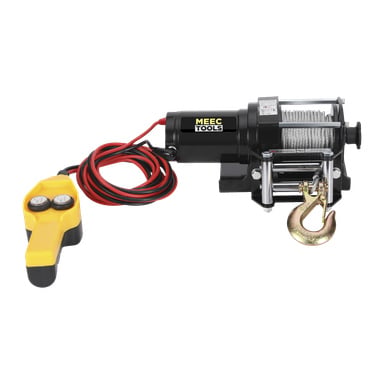 En elektrisk vinsch med en stadig metallkabel, en gul fjärrkontroll med två knappar, synliga röda och svarta kablar samt en rejäl metallkrok. Enheten bär Meec Tools-etiketten och är avsedd för att flytta eller lyfta tunga laster.