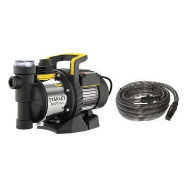 En Stanley Garden-pump SXGP1300XFE med svart och gult handtag placeras bredvid en spiralad, räfflad slang och ett munstycke.