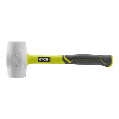 En Ryobi RHHM450W gummihammare som väger 450 g visas från sidan, med ett vitt gummihuvud och ett svart och gult handtag med ett texturerat grepp.