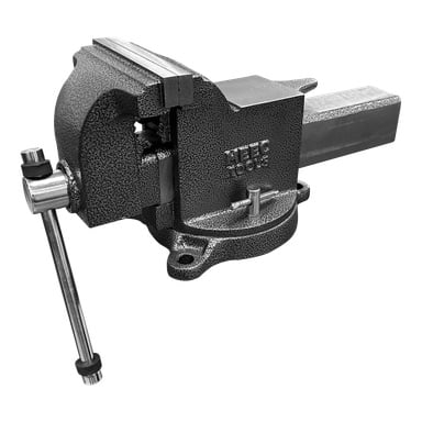 Ett Meec Tools-bänkskrus av metall med en texturerad yta, fäst på en stadig bas. Den har ett roterande handtag för att öppna eller stänga käftarna och två monteringshål för att fästa den säkert vid en arbetsbänk.