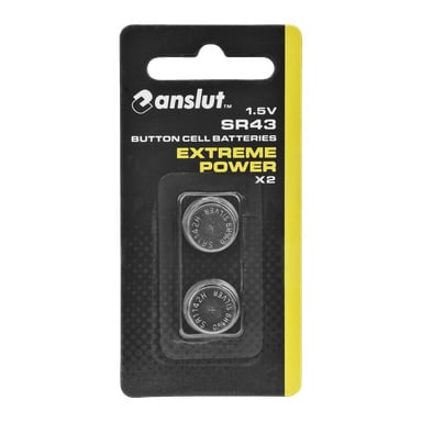 Ein 2er-Pack Anslut-Knopfbatterien in einem schwarz-gelben Blisterpaket mit der Aufschrift "EXTREME POWER x2". Die silbernen Batterien sind übereinander in durchsichtigen Kunststoffschlitzen angeordnet.