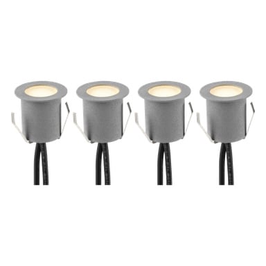 Vier Anslut Decklights Connectable System-Leuchten sind in einer Reihe aufgestellt, jede mit einem grauen zylindrischen Gehäuse, Metallklammern auf beiden Seiten zur Montage und schwarzen Stromkabeln, die unten herausragen.