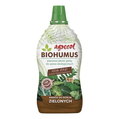 1-litrowa butelka nawozu Agrecol Plant Fertiliser Biohumus z zielonymi i brązowymi etykietami z grafikami liści i tekstem, podkreślającymi jego ekologiczne i organiczne właściwości.