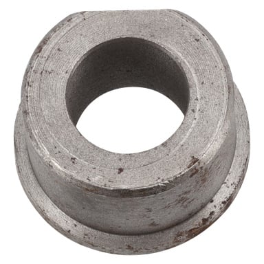 Nærbilde av metallbushing på en hjullagertrailer, med et sentralt hull, flenset base og en ru overflate med synlig slitasje.