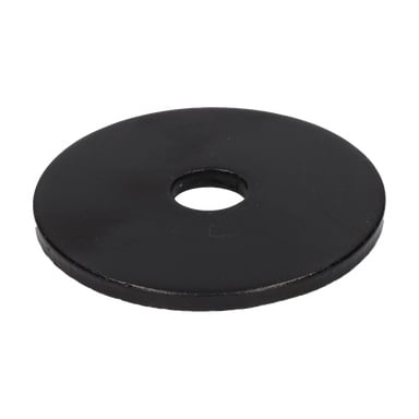 En svart metall, flat og rund knivvasker gressklipperdel med et sentralt hull.