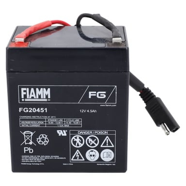 Kosiarka na baterie wyposażona w czarną baterię Fiamm FG20451 12V 4.5Ah, czerwone i czarne kable zaciskowe, wtyczkę i przednie etykiety.