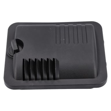 Svart plastventillock med en rund knopp till vänster, horisontella ribbor vid basen och upphöjda dekorativa linjer på ytan.