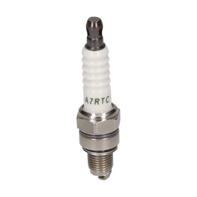 Ett tändstift med en vit keramisk A7RTC-isolator, metallinsexmutter och gängad bas designad för motorinstallation.