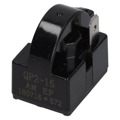 En svart rektangulär startrelävindkylare med böjd topp, två metallklaffar och guldtext "QP2-15 AM EP 180716 * 572" på framsidan.