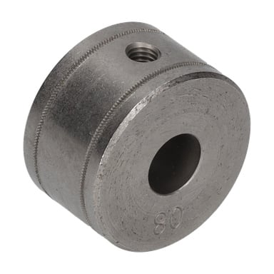 Ett cirkulärt metallmatarhjul för MIG/MAG-svetsning har ett stort mitthål, ett mindre gängat sidohål och "80" graverat nära mitten. Ytan är slät med texturerade kanter.