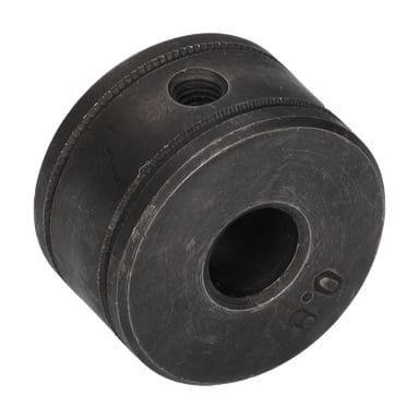 Ett cylindriskt metallmatarhjul för MIG/MAG-svetsning, med ett centralt hål, sidogänga, spår och "8.0" graverat.
