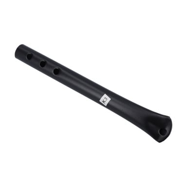 Change-pipe lyxpaviljongen är ett svart plastinstrument i blockflöjtliknande stil med fyra fingerhål, en utbredd ände och en "K3"-etikett.