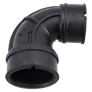 Svart plast 90-graders armbågskontakt märkt "Inlet Pipe D.Wash Pump 018208" har flödespil och lätt texturerad finish.