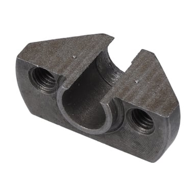 Kolvsits F. 021419, en metalldel med platt topp, lutande ändar, rundad mittutskärning och gängade hål på båda sidor.