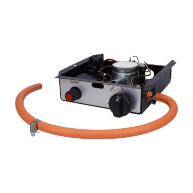 Kontrollboxens gasvärmare med kontrollrattar, tändningsbrytare, metallbrännare, orange gasslang med klämma och synligt exponerad ledning.