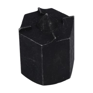 Drive Centre F. 022936 är ett svart, hexagonalt verktyg med en spetsig spets och tre hack nära toppen.