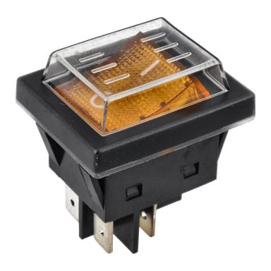 Närbild av strömbrytaren F. 022955, en svart rektangulär vippknapp med ett orange transparent lock, fyra metallterminaler och ett genomskinligt lock.