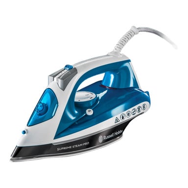 Sinivalkoinen Russell Hobbs Iron Supreme Steam Pro, jossa on useita ohjauspainikkeita ja höyrysäädin, ja virtajohto on kytketty takana.