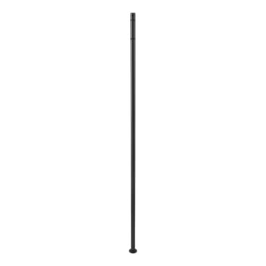 Lyxpaviljongen vid hörnstolpen har en hög, svart cylindrisk metallstång med en cirkulär bas och en slät yta.