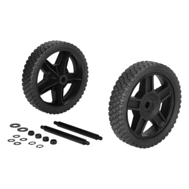 Wheel Cpl F. 022358-setet har två svarta hjul med texturerade mönster, två axlar och diverse brickor och klämmor.