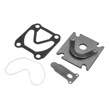 Ventilplåt Cpl T. 013515 består av fyra delar: en svart packning, en fyrkantig metallbit med böjd sektion, tunn vit packning och en platt metalldel.