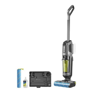 Ryobi One+ pystysuora pölynimuri 3-in-1 mop-toiminnolla (malli RHFC18BL-0) on esillä kahvallaan, kirkkaalla pölykanisterillaan ja rullaharjallaan. Imurin rinnalla on vararulla, puhdistusliuospullo sekä suorakaiteen muotoinen lataus- tai telakointialusta.