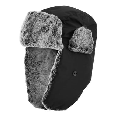 Ein schwarzer Kayoba Outdoor Ear Flap Hat ist von der linken Seite zu sehen, der das graue Kunstfellfutter, Ohrklappen und einen Knopf an der Seite hervorhebt.