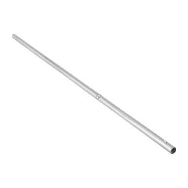Stång nr 2 F. 011240 är en slät, lång cylindrisk metallstång placerad diagonalt, med en öppen ände och en med lock på toppen.