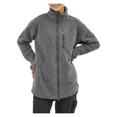 En person visar Bluewear Womans grå fleecejacka i Vivienne med hög krage och bröstficka med dragkedja, stående med händerna på höfterna och endast den nedre halvan av ansiktet synlig.