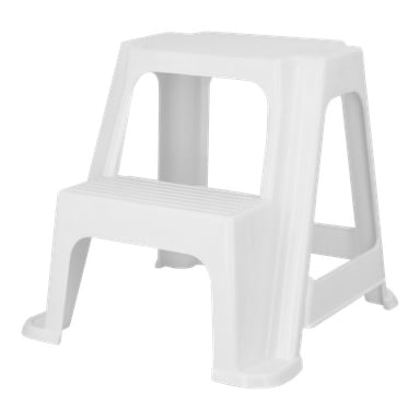 En vit plastpall med två nivåer, ribbade ytor på varje steg för grepp, stadigt fyrbent stöd och ett öppet mellanrum under översta trappsteget.