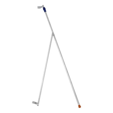 Ett silverfärgat metallstativ med tre utdragbara ben, var och en spetsad i blå, orange och grå gummi eller plast för stabilitet.