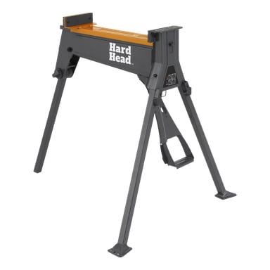 "Hard Head Work bench with clamp" to metalowa ławka stojąca na trzech nogach, z płaską pomarańczową powierzchnią i czarnym pedałem nóżnym u podstawy, przeznaczonym do użycia.