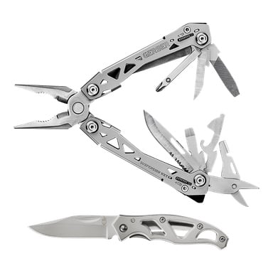 Ein offenes Gerber Suspension NXT Edelstahl-Multitool zeigt seine Funktionen von Zangen, Klingen und Schraubendreher. Darunter befindet sich ein geschlossenes Gerber Paraframe Mini Taschenmesser mit seinem charakteristischen Ausschnittgriff. Beide Teile haben einen eleganten metallischen Look.