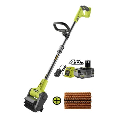 Sladdlös Ryobi power scrubber med grönt och svart handtag, med laddare, batteripack och extra brun borste under verktyget.