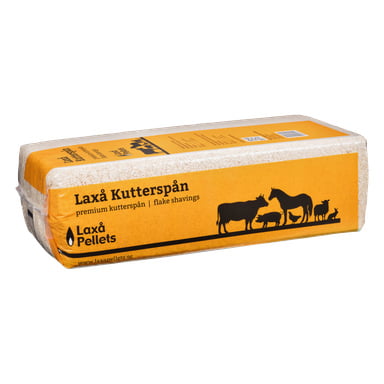 Suorakaiteen muotoinen, tyhjiösuljettu Laxå Pellets Wood Shavings -paketti keltaisessa ja kirkkaassa kääreessä, mustalla tekstillä ja eläinhahmoilla.