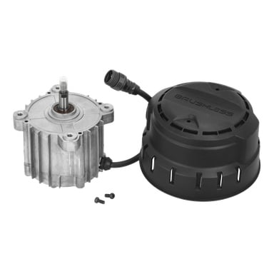 En cylindrisk metallmotor för gräsklippare står bredvid ett svart plastlock märkt BORSTLÖS, förenat med en kabel och två skruvar.
