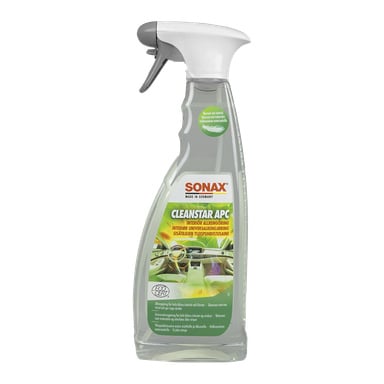 Kirkas muovinen suihkepullo Sonax Interior Cleaner CleanStar APC:tä, jossa on harmaa liipaisimella ja vihreällä etiketillä auton sisätilojen puhdistukseen ja allergeenien poistoon.